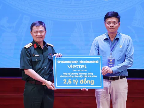 Viettel tặng 2,5 tỷ đồng học bổng cho con công nhân có hoàn cảnh đặc biệt khó khăn, mồ côi do dịch Covid-19