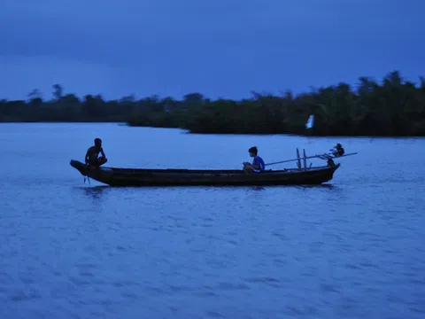 Chạnh lòng nhớ "sự sang sông"