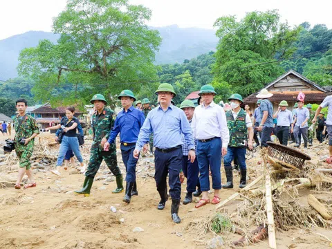 Chủ tịch UBND tỉnh Nghệ An kiểm tra, chỉ đạo khắc phục hậu quả mưa lũ tại huyện Kỳ Sơn