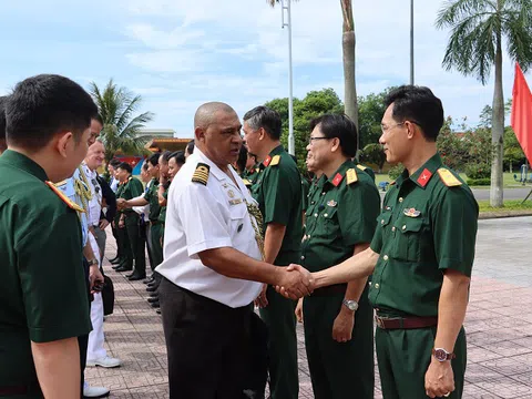 Đoàn Tùy viên quân sự các nước tại Việt Nam thăm Bộ CHQS tỉnh Thừa Thiên Huế