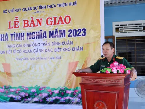 Trao nhà tình nghĩa tặng thân nhân liệt sĩ Trần Đình Thống