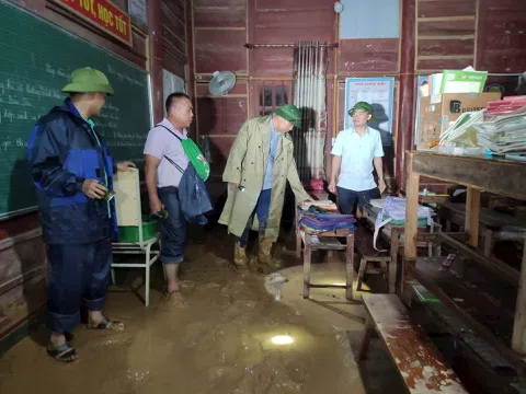 Nghệ An: Lũ quét xuất hiện trong đêm, nhiều bản ở huyện Tương Dương bị cô lập