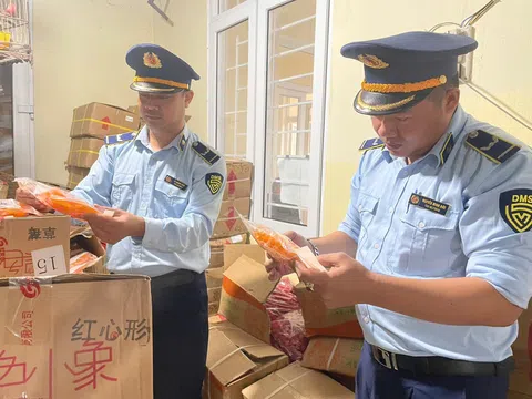Ngăn chặn gần 2 tấn trái cây sấy dẻo, kẹo nhập lậu và không rõ nguồn gốc xuất xứ đang trên đường tiêu thụ