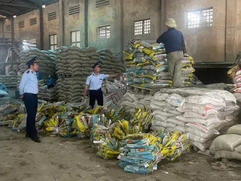 Hơn 67 tấn phân bón giả mạo nhãn hiệu bị giám sát khắc phục hậu quả