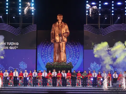 Tổng Bí thư Tô Lâm dự khai mạc Lễ hội Làng Sen và khánh thành tượng 'Bác Hồ về thăm quê'