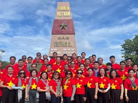 Bảo vệ chủ quyền gắn với phát triển kinh tế biển