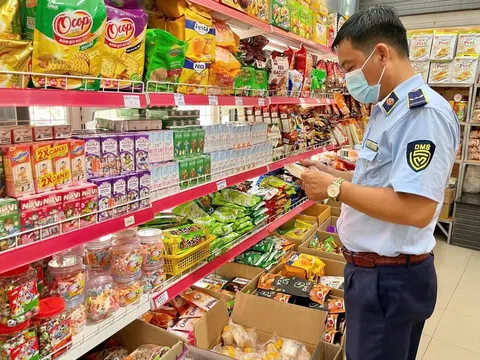 TP.HCM: Lực lượng QLTT liên tiếp phát hiện các vi phạm về an toàn thực phẩm