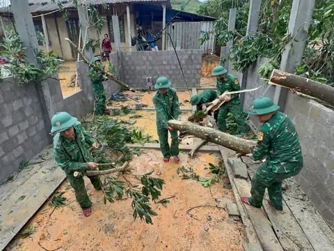 Khẩn trương hỗ trợ người dân khắc phục hậu quả dông lốc