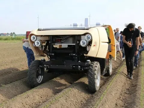 Hà Lan ra mắt robot nhổ cỏ bằng laser thương mại đầu tiên