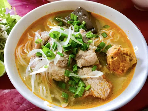 "Tri thức dân gian về bún bò Huế" và "Lễ hội Mừng lúa mới của đồng bào Cơ Tu" được công nhận là di sản văn hoá phi vật thể quốc gia