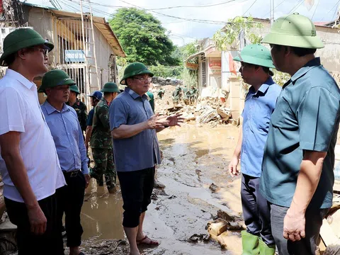 Phó Chủ tịch UBND tỉnh Nghệ An Phùng Thành Vinh kiểm tra công tác khắc phục thiệt hại do bão số 3