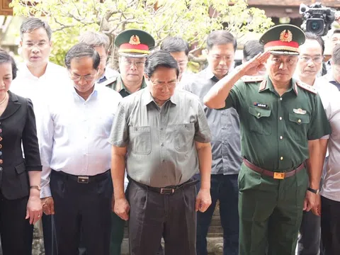 Thủ tướng Chính phủ Phạm Minh Chính dâng hương tưởng niệm Đại tướng Nguyễn Chí Thanh