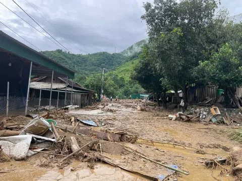 Tổng Bí thư: Đảm bảo cho những người mất nhà cửa có chỗ ở, không để người dân đói rét