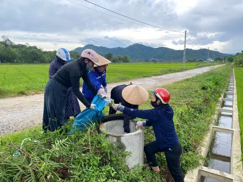 Chi hội nông dân chung tay bảo vệ môi trường nông thôn bền vững