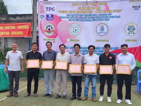 Chương trình 'Nghĩa tình quê hương': Kịp thời tiếp sức cho các học sinh khó khăn trước mùa tựu trường