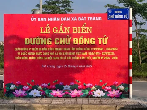 Xã Bát Tràng trang trọng tổ chức lễ gắn biển tên ba tuyến đường mới