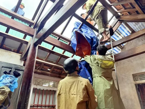 Hơn 8,5 tỉ hỗ trợ người dân bị thiệt hại do bão số 5 ở Hà Tĩnh