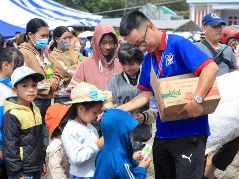 Hàng ngàn phần quà từ CLB Vì Cộng Đồng giúp các em nhỏ xã vùng biên Tuy Đức ấm áp mùa Trung thu
