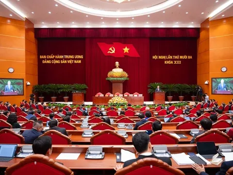 Bế mạc Hội nghị Trung ương 13
