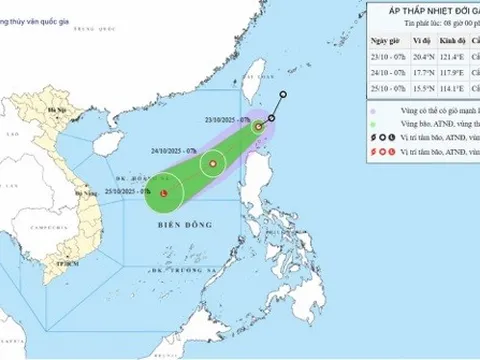 Áp thấp nhiệt đới di chuyển nhanh về phía Biển Đông, cảnh báo gió mạnh – sóng cao