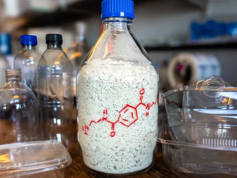 Biến rác thải nhựa thành vật liệu thu giữ CO₂ hiệu quả