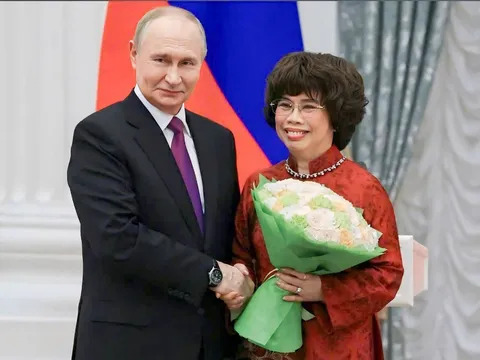 Tổng thống Nga Putin trao tặng Huân chương Hữu nghị cho Anh hùng Lao động  Thái Hương