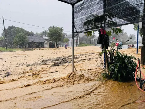 Mưa lớn tiếp diễn tại nhiều tỉnh, thành phố Trung Bộ và Tây Nguyên