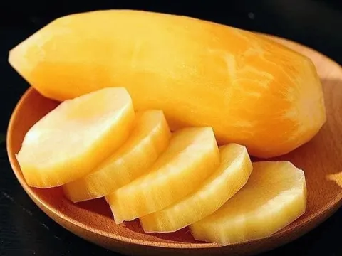 Một củ giống khoai, tên lại là…