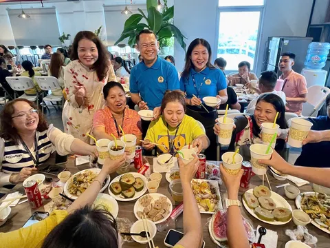 TP.HCM: Người lao động tại phường Trung Mỹ Tây ấm lòng trong những ngày Tết Bính Ngọ