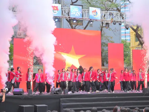 Hà Nội: 'Khi Tôi 18' – Nhịp cầu kết nối bản sắc và khát vọng hội nhập của học sinh Trường THPT Việt Đức