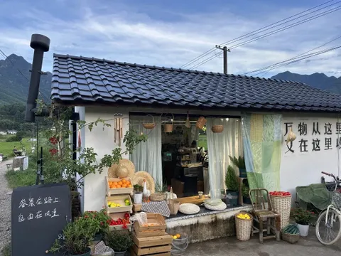 'Cú hích tiền tỷ' từ mô hình cải tạo chuồng bò thành quán cà phê