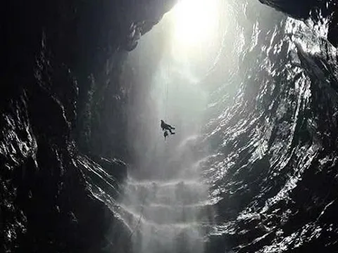Phát hiện hang động mới tại Vườn Quốc gia Phong Nha – Kẻ Bàng bên trong có thác nước cao 350 m