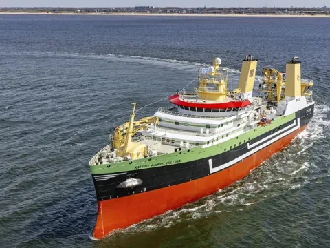 Siêu tàu Annie Hillina xác lập kỷ lục làm lạnh 400 tấn hải sản mỗi ngày giữa đại dương