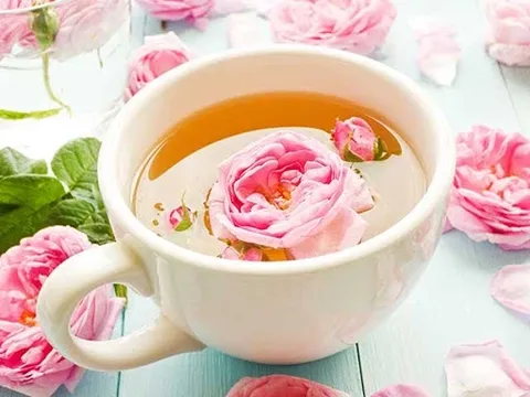 Bông hồng tái sinh trong ấm trà: Cuộc cách mạng hương vị từ kỹ thuật chế biến trà hoa hồng