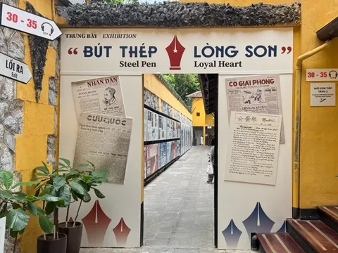 Tái hiện lịch sử báo chí cách mạng qua trưng bày "Bút thép, lòng son" tại Di tích Nhà tù Hỏa Lò