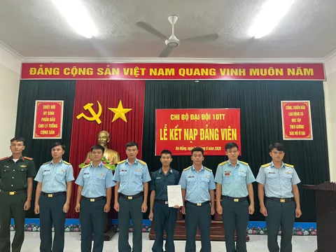 Trái tim người thầy trong lồng ngực người lính
