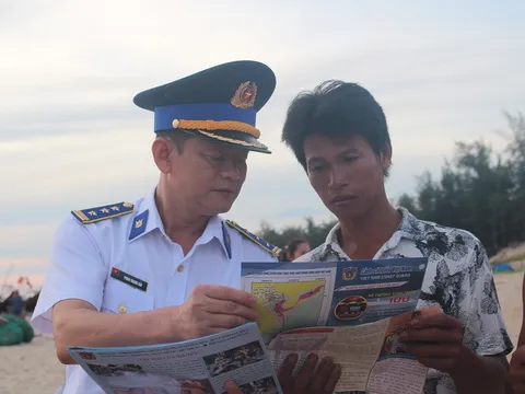 Định vị niềm tin trên cánh sóng: Khi chiến sĩ Cảnh sát biển đồng hành cùng ngư dân bám biển