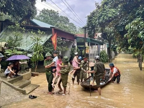 Huy động mọi lực lượng, phương tiện ứng phó với nguy cơ triều cường, ngập lụt, lũ quét, sạt lở đất sau bão số 10